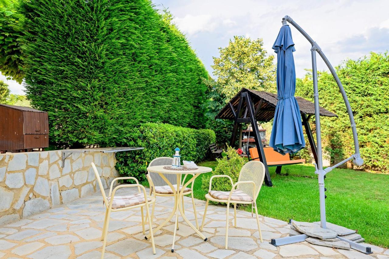 Villa Mariellie Néa Péramos エクステリア 写真