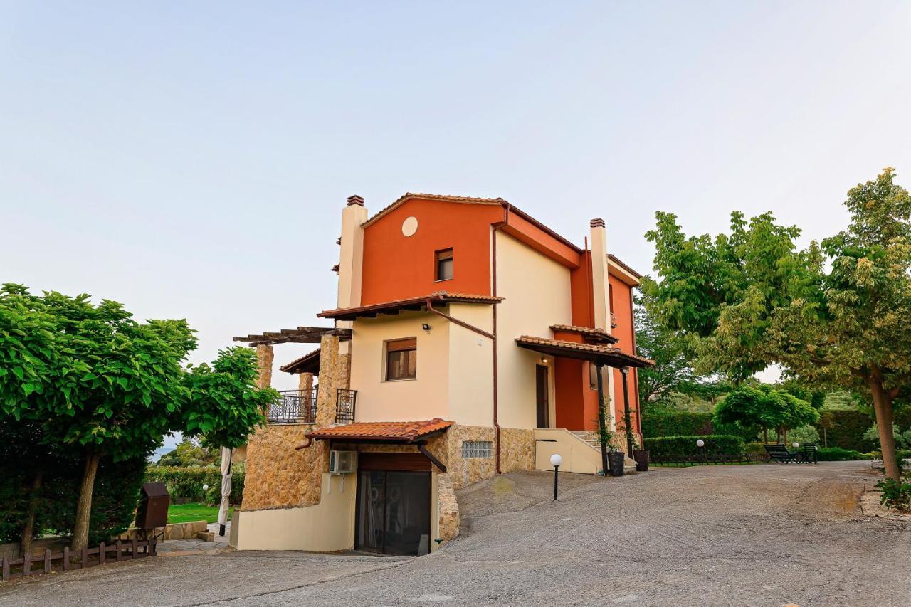 Villa Mariellie Néa Péramos エクステリア 写真