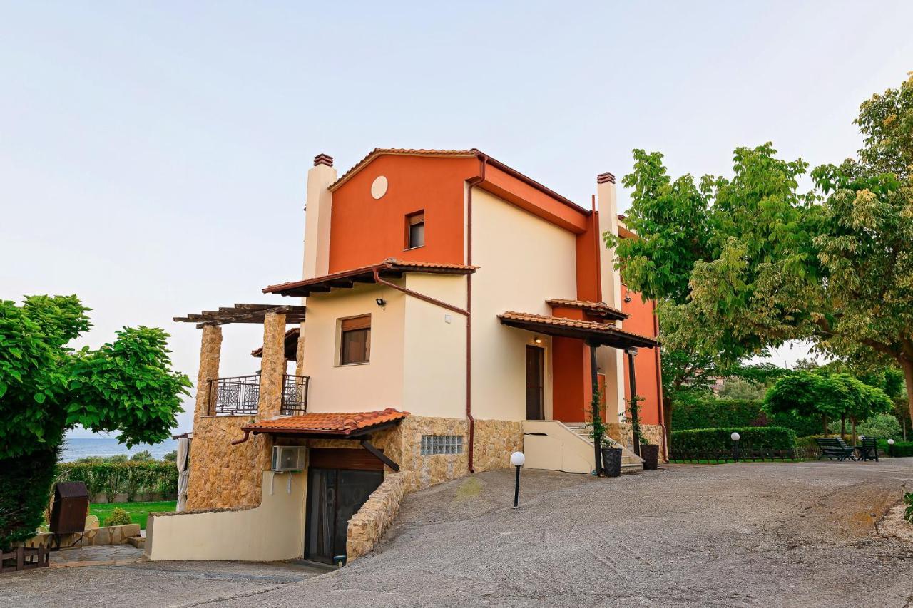 Villa Mariellie Néa Péramos エクステリア 写真