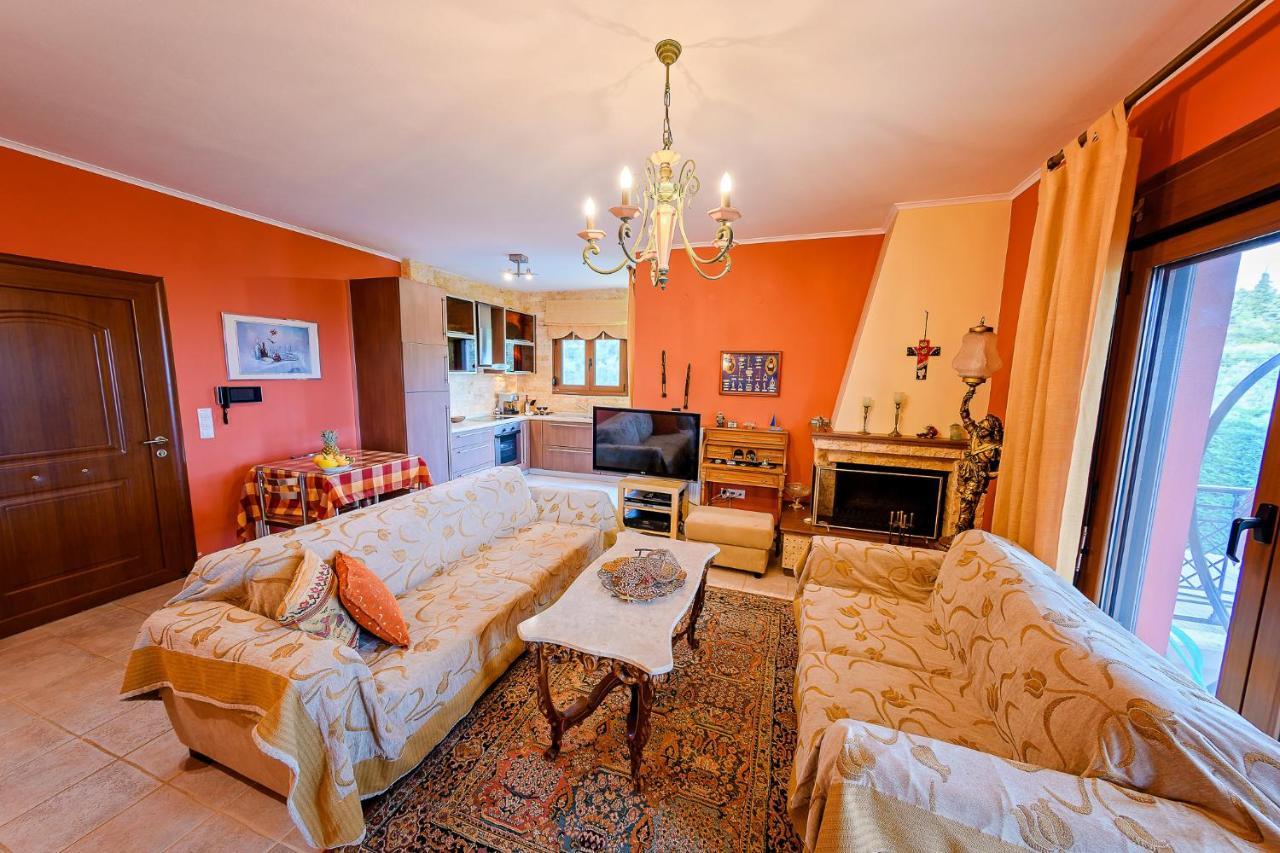 Villa Mariellie Néa Péramos エクステリア 写真