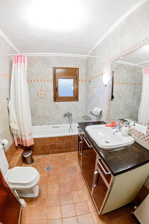 Villa Mariellie Néa Péramos エクステリア 写真