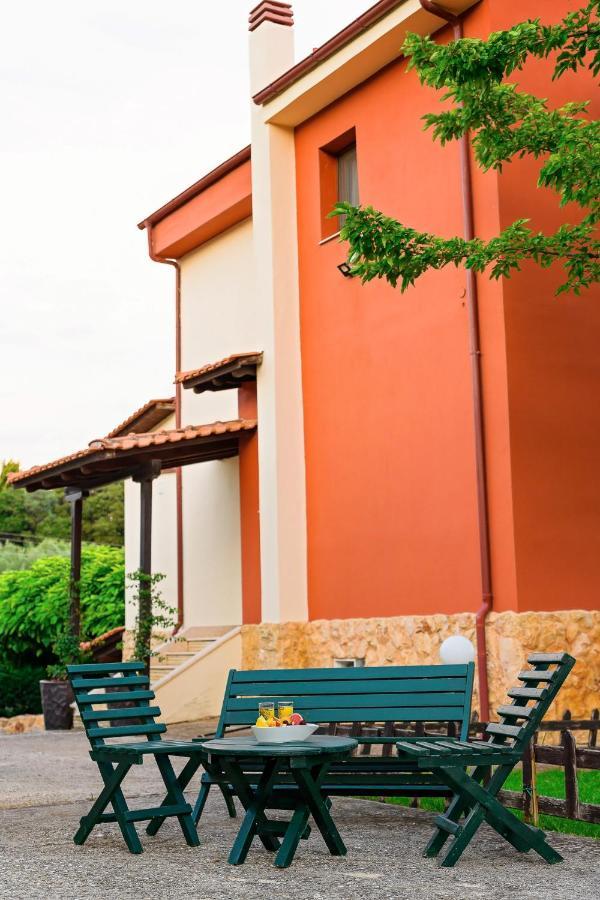 Villa Mariellie Néa Péramos エクステリア 写真