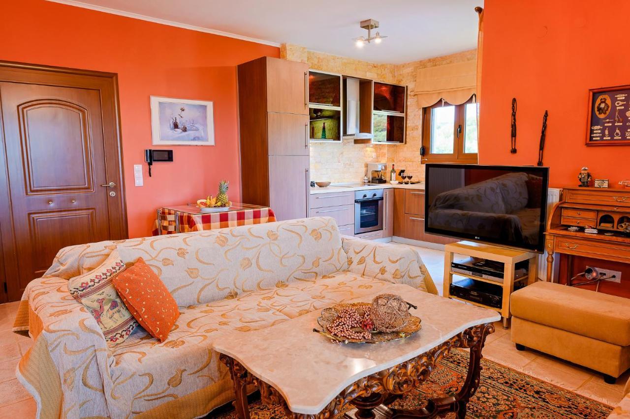 Villa Mariellie Néa Péramos エクステリア 写真