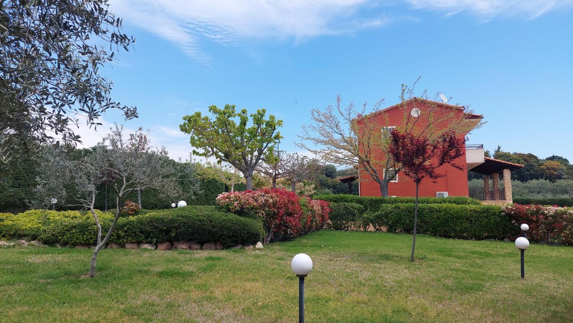Villa Mariellie Néa Péramos エクステリア 写真