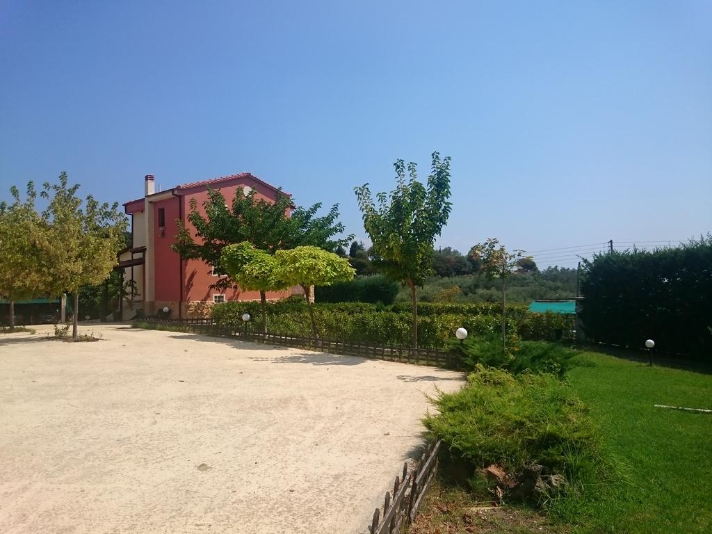 Villa Mariellie Néa Péramos エクステリア 写真