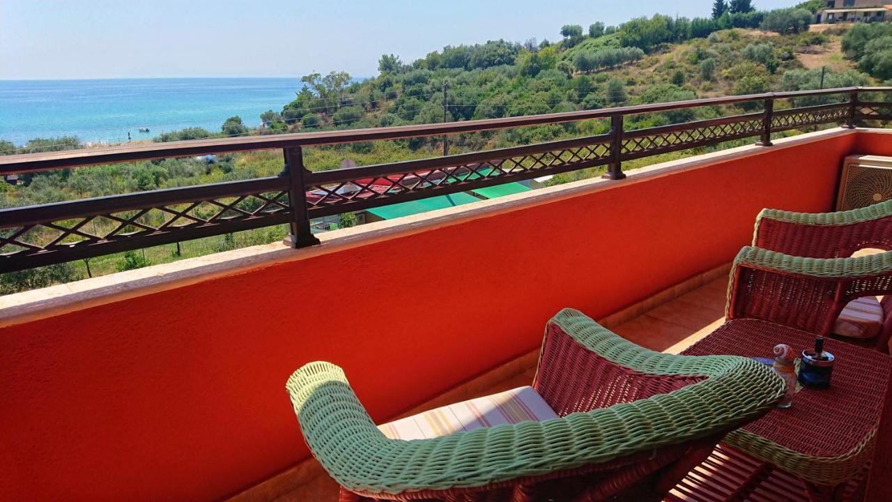 Villa Mariellie Néa Péramos エクステリア 写真