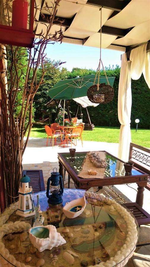 Villa Mariellie Néa Péramos エクステリア 写真